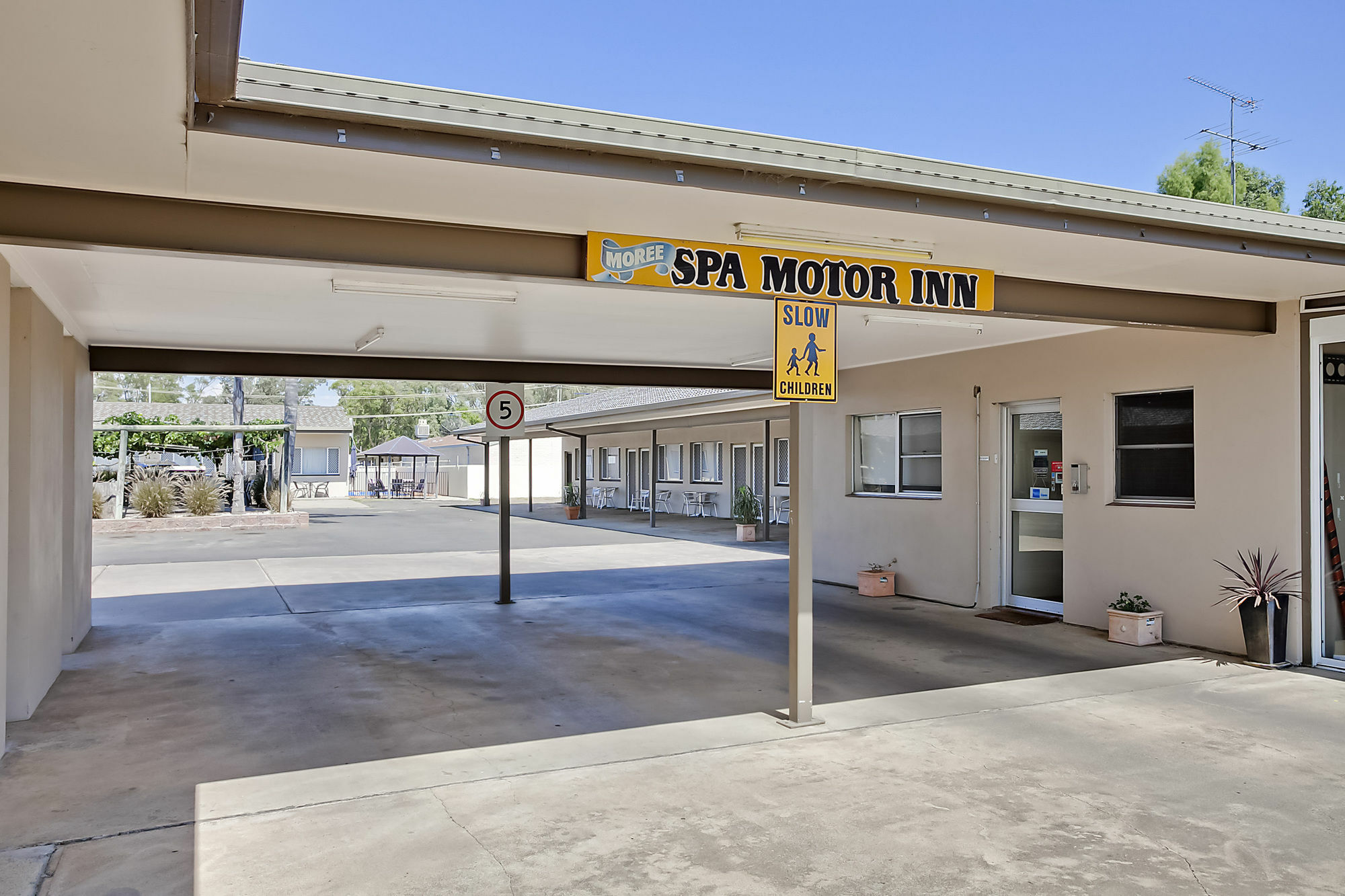 Comfort Inn Мори Экстерьер фото
