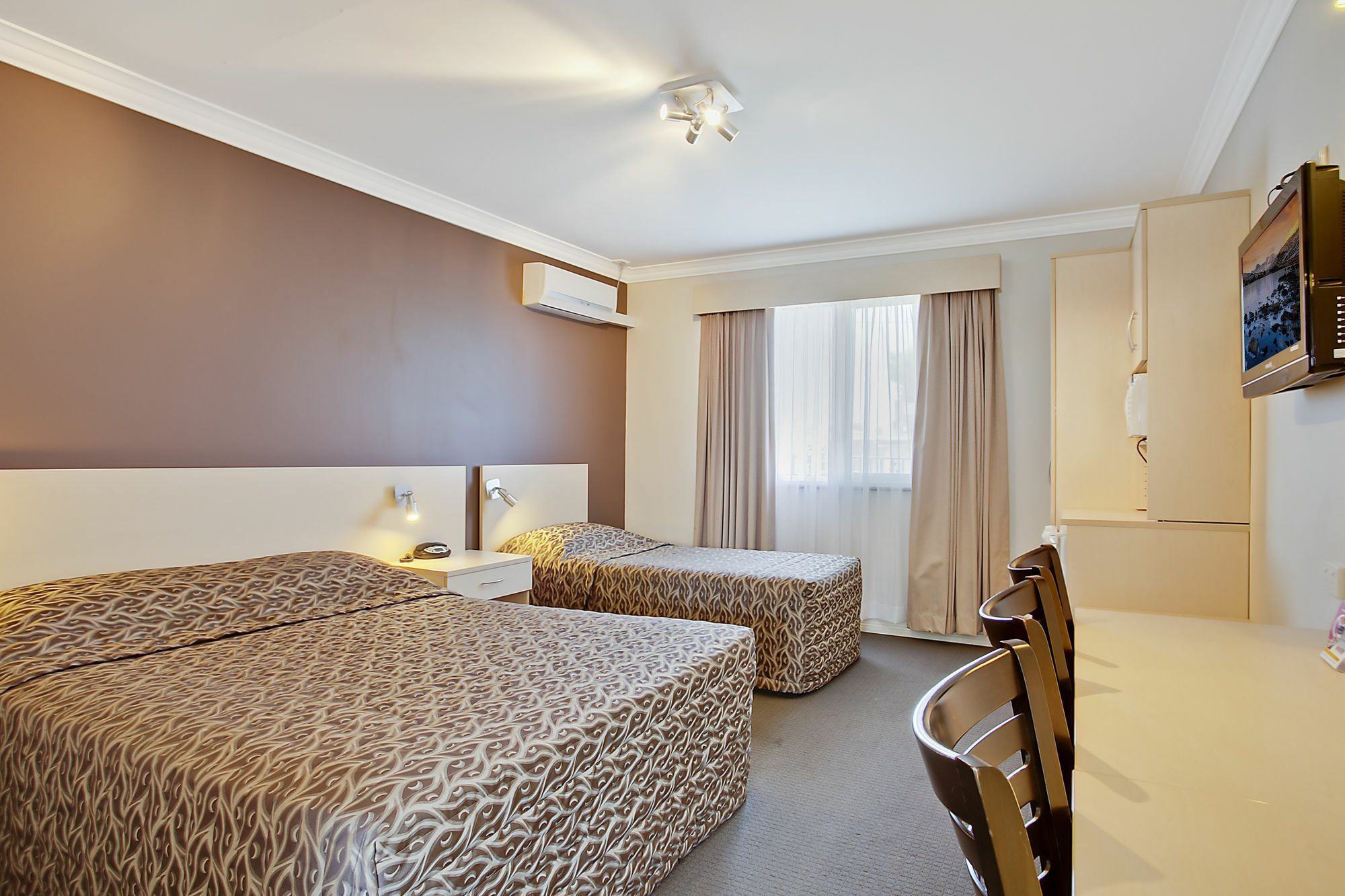 Comfort Inn Мори Экстерьер фото